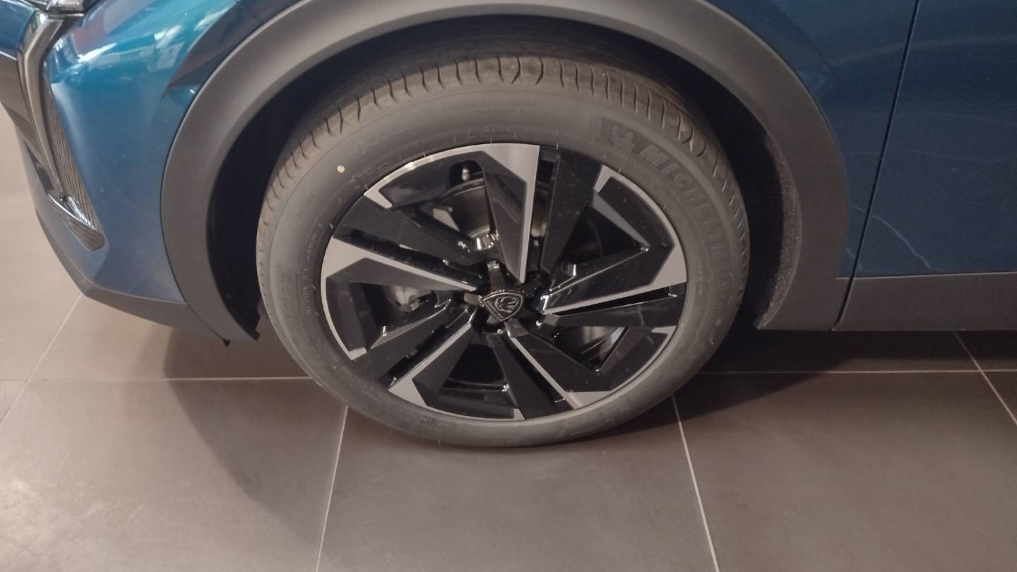 PEUGEOT 408 ALLURE PACK 1.2 PureTech 130k EAT8 EURO 6.4