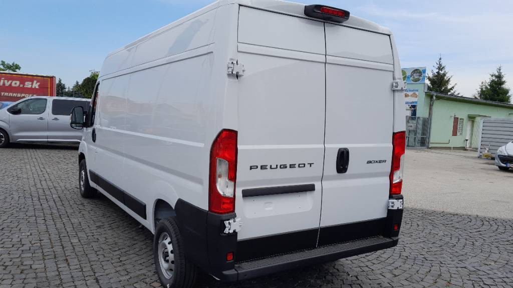 Peugeot Boxer Furgon 335 L3H2 2.2 BlueHDi 180 €6.4 MT6