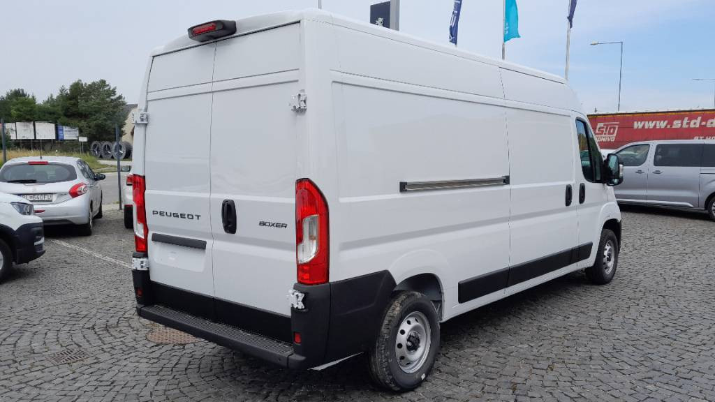 Peugeot Boxer Furgon 335 L3H2 2.2 BlueHDi 180 €6.4 MT6