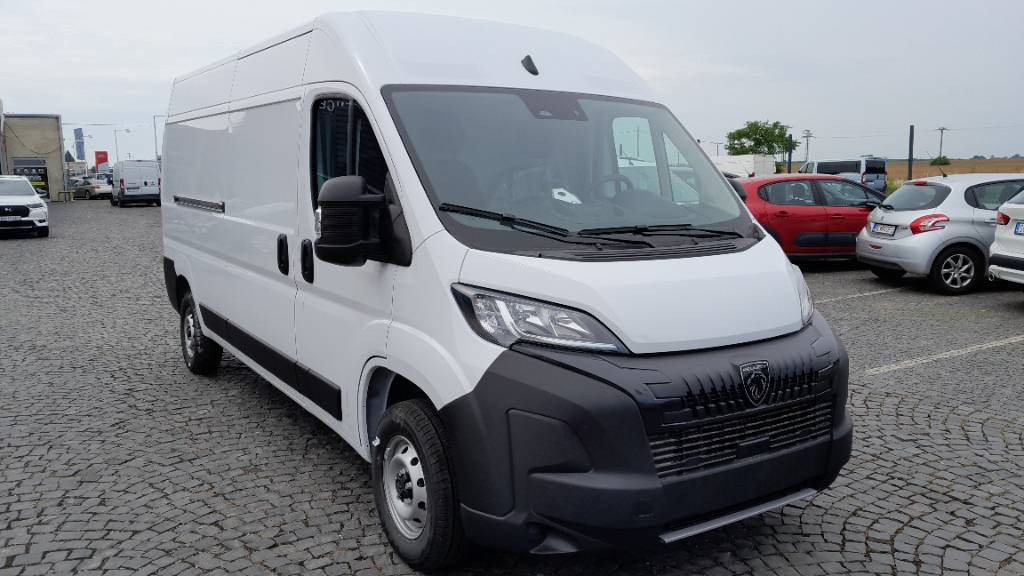 Peugeot Boxer Furgon 335 L3H2 2.2 BlueHDi 180 €6.4 MT6