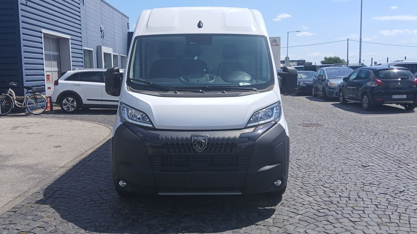Peugeot Boxer Boxer Furgon 435 L4H2 2.2 BlueHDi 180 €6.4 MT6