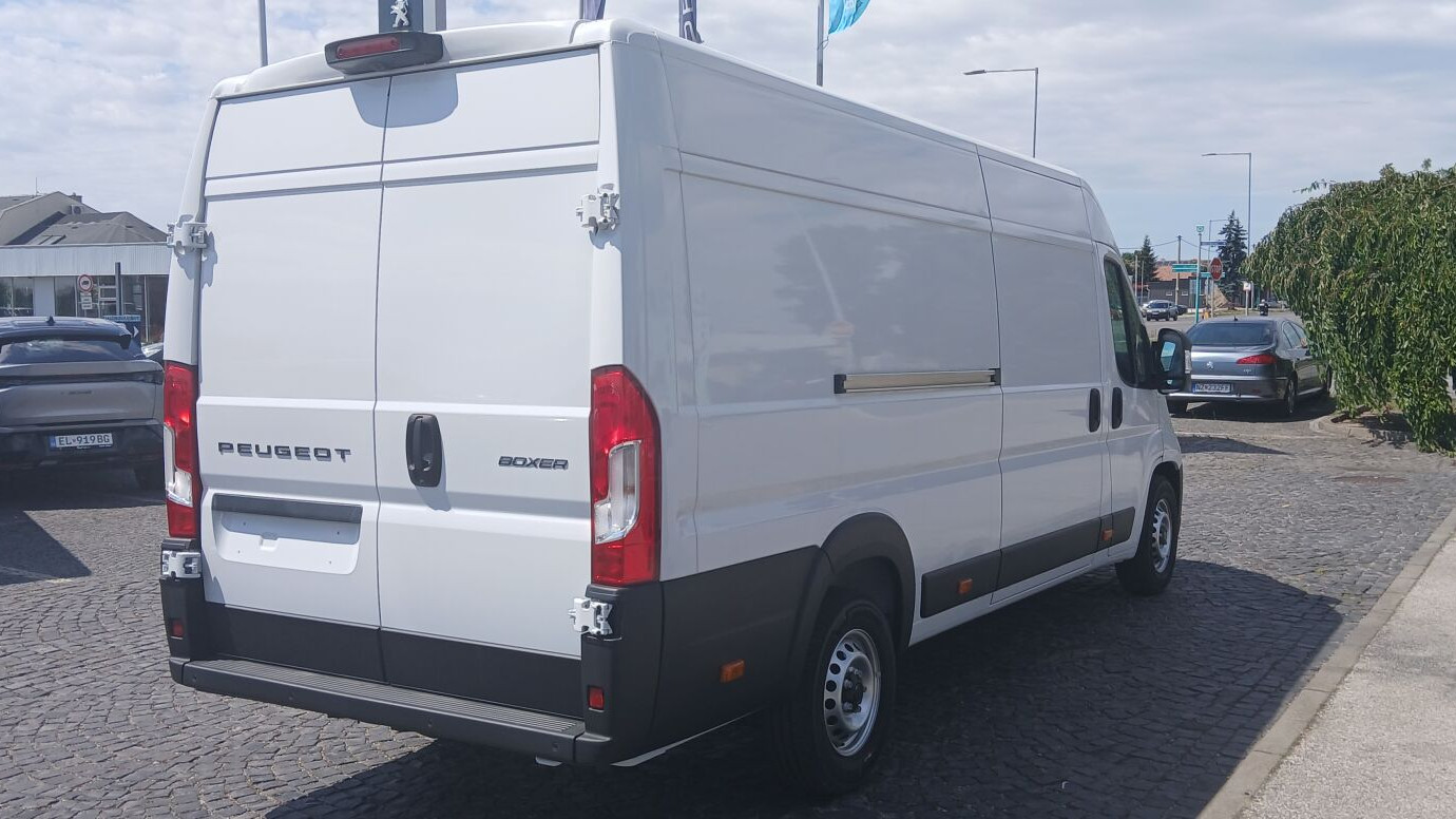 Peugeot Boxer Boxer Furgon 435 L4H2 2.2 BlueHDi 180 €6.4 MT6